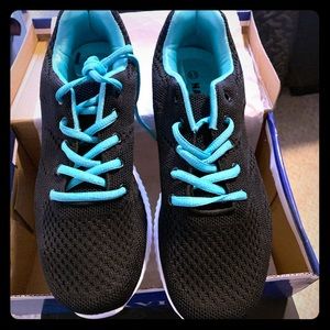 Ladies back and teal sneakers